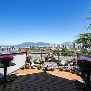 Apartment Stunning Skyline Views From A Cozy, Vancouver