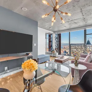 Apartment Water Views, 40th Floor Sub-penthouse! Entire In The Heart Of Centre, Vancouver